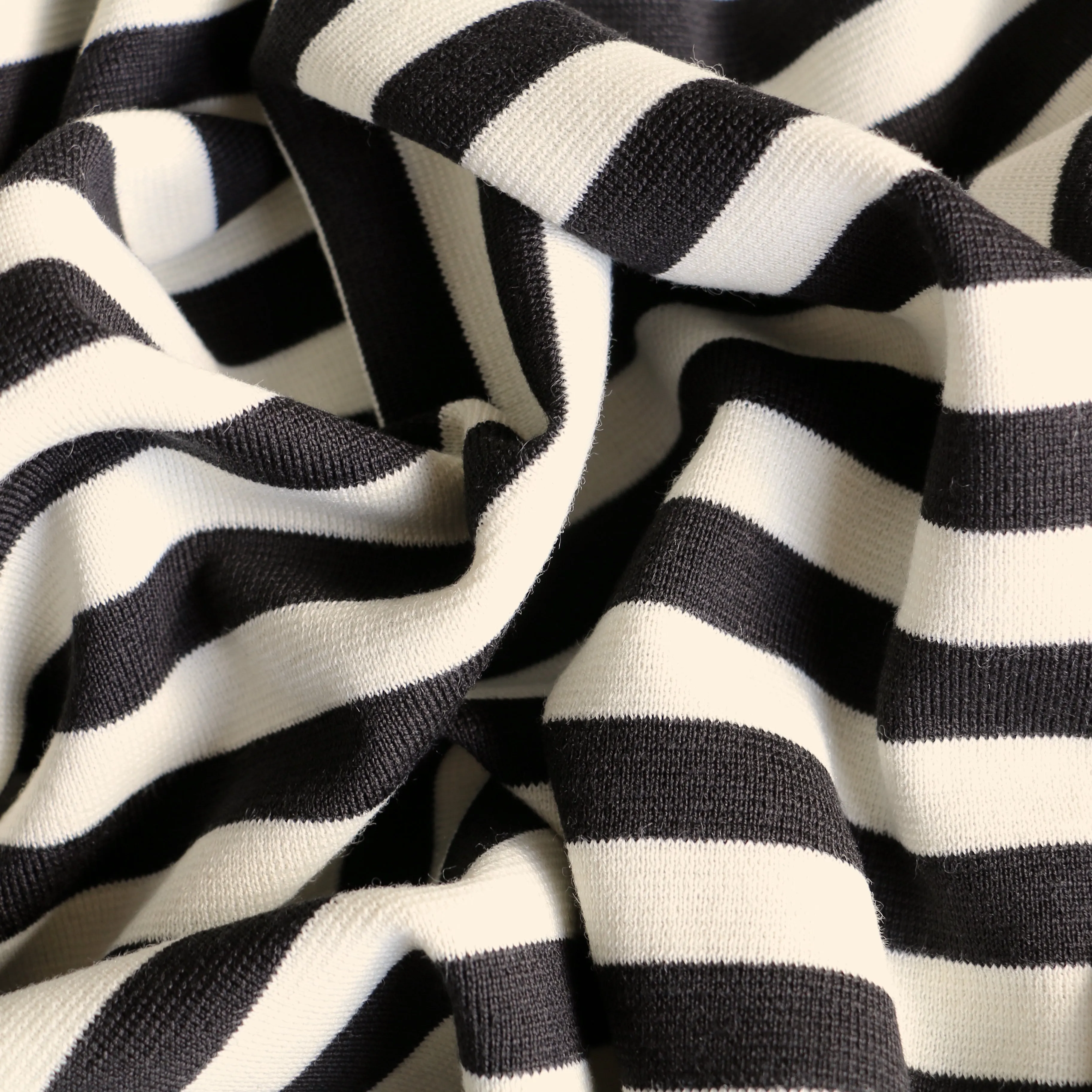 Delizi Black White