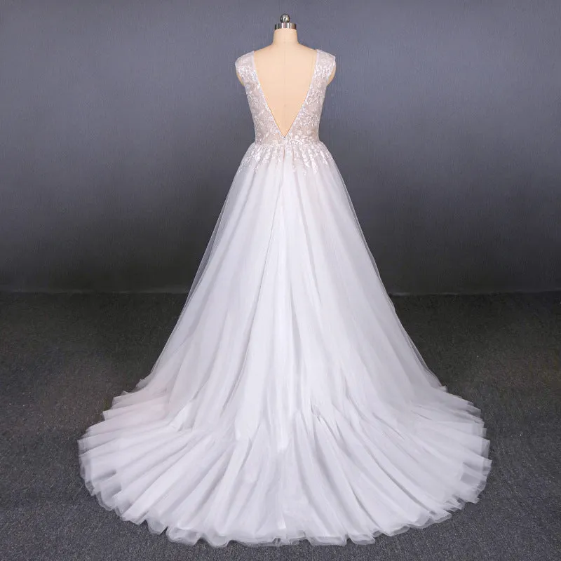 Flowy A-line Long V-neck Lace Tulle Beach Wedding Dresses Bridal Gowns