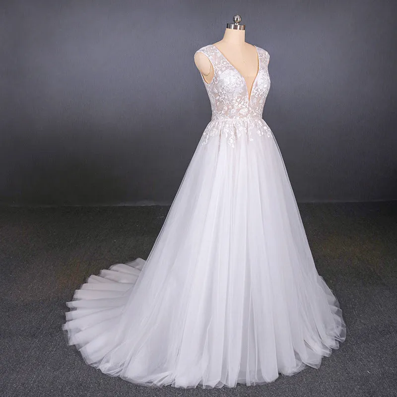 Flowy A-line Long V-neck Lace Tulle Beach Wedding Dresses Bridal Gowns